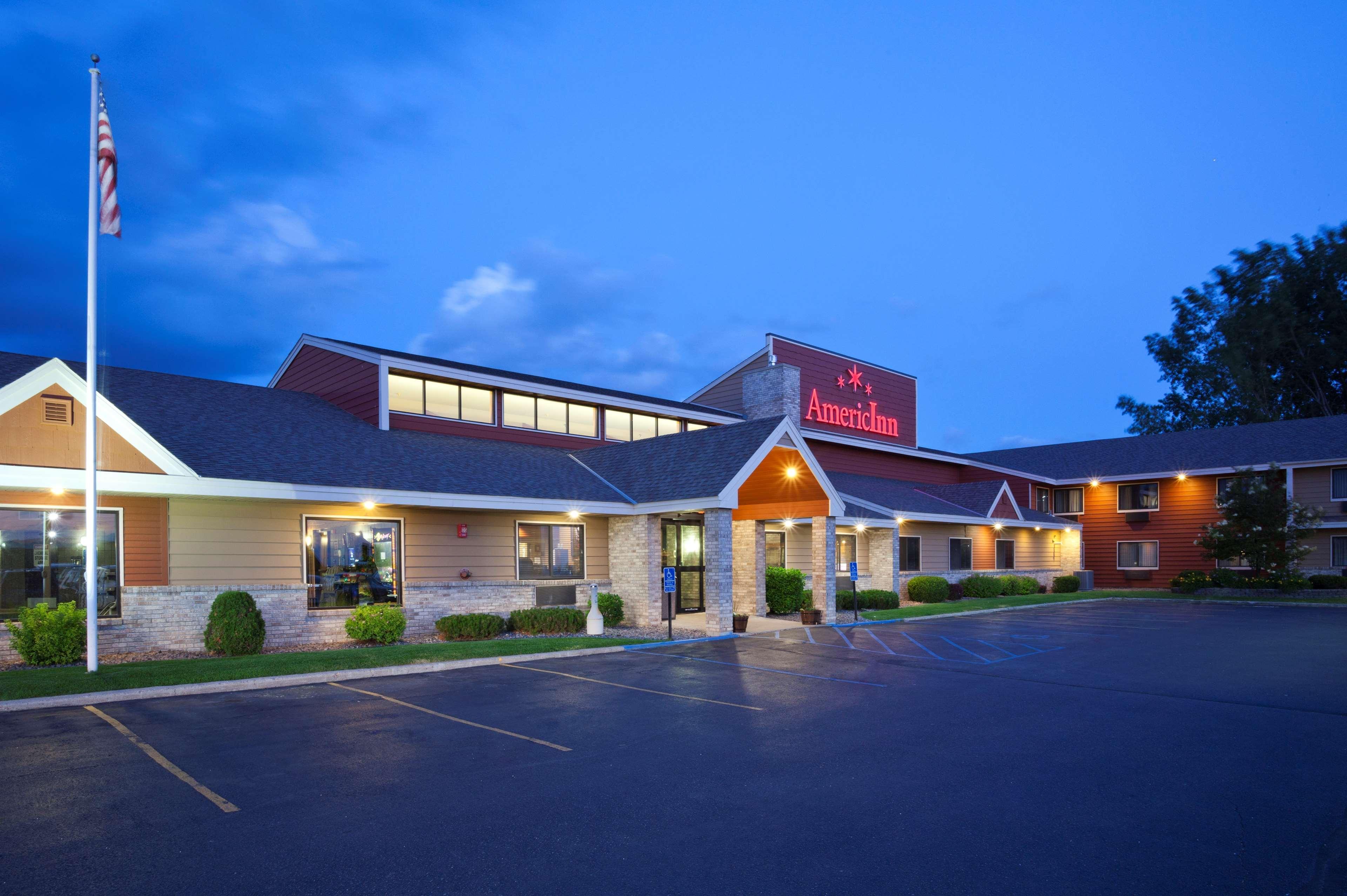 Americinn By Wyndham Fergus Falls Conference Center Exterior photo