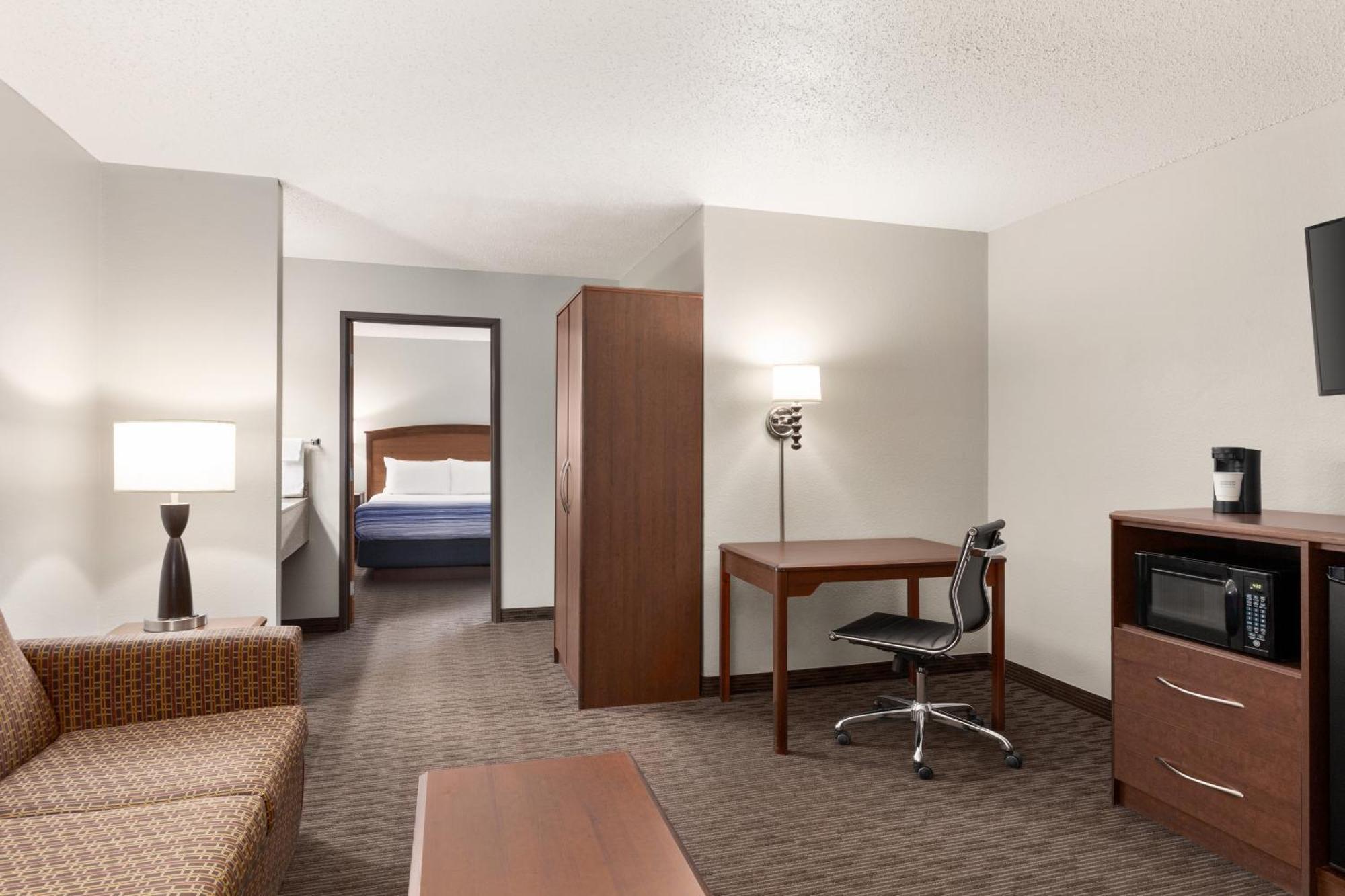Americinn By Wyndham Fergus Falls Conference Center Room photo